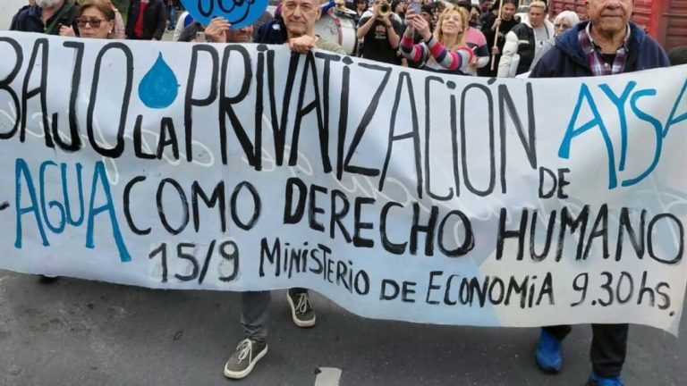 Organizaciones protestan contra la privatización de AySA