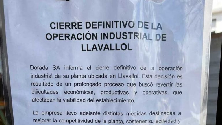 Trabajadores de Dánica acampan contra el cierre