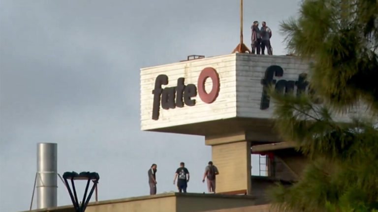 FATE: buscan frenar el desalojo de la fábrica