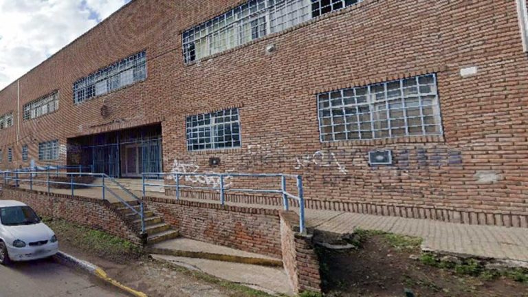 Protesta en Adrogué por el futuro de una escuela