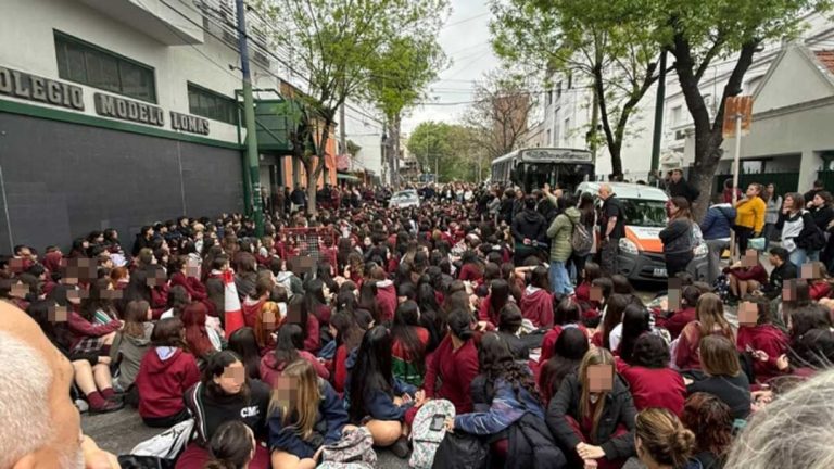 Protesta en el Modelo Lomas por imágenes falsas creadas con IA